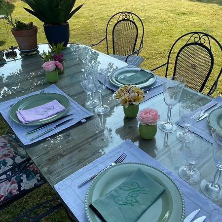 L'hirondelle Du Faubourg