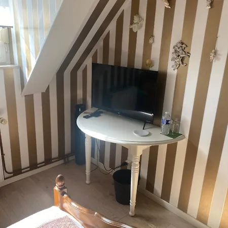 L'hirondelle Du Faubourg * Saudemont