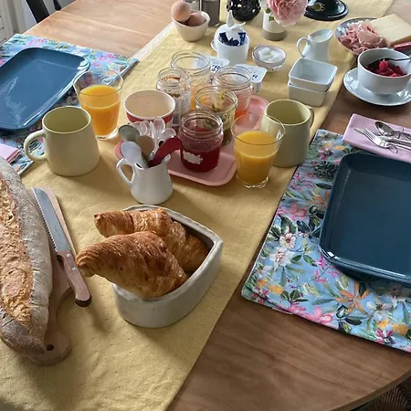 L'hirondelle Du Faubourg *