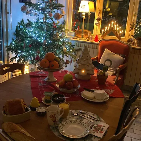 L'hirondelle Du Faubourg