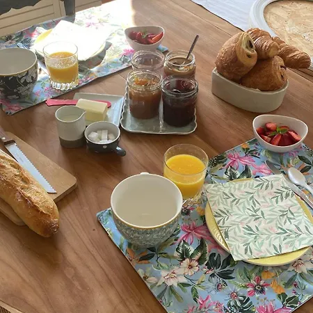 L'hirondelle Du Faubourg