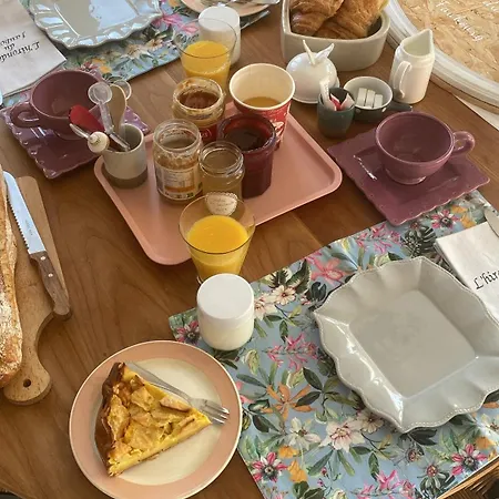 L'hirondelle Du Faubourg *