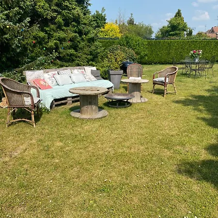 L'hirondelle Du Faubourg