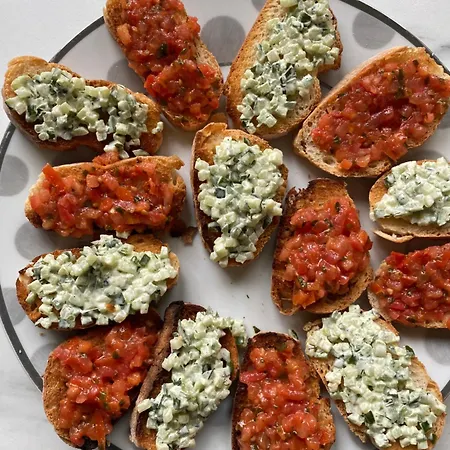 L'hirondelle Du Faubourg