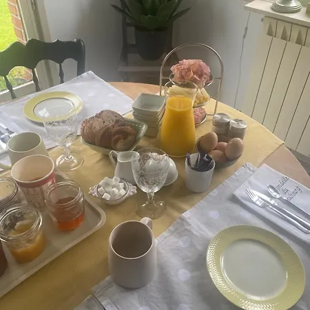 L'hirondelle Du Faubourg *