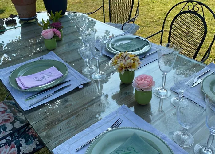 L'hirondelle Du Faubourg