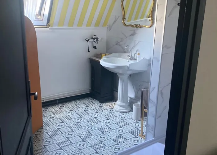 L'hirondelle Du Faubourg Alloggio in famiglia