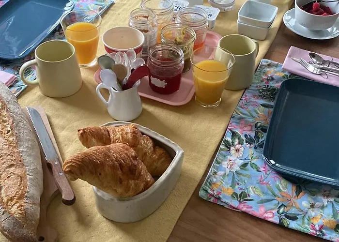 L'hirondelle Du Faubourg *