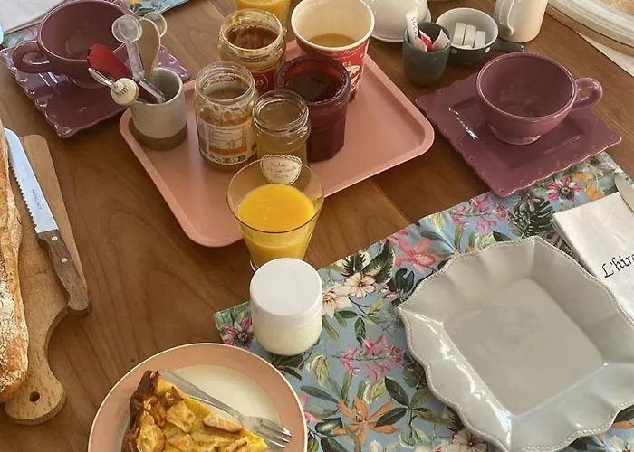 L'hirondelle Du Faubourg *