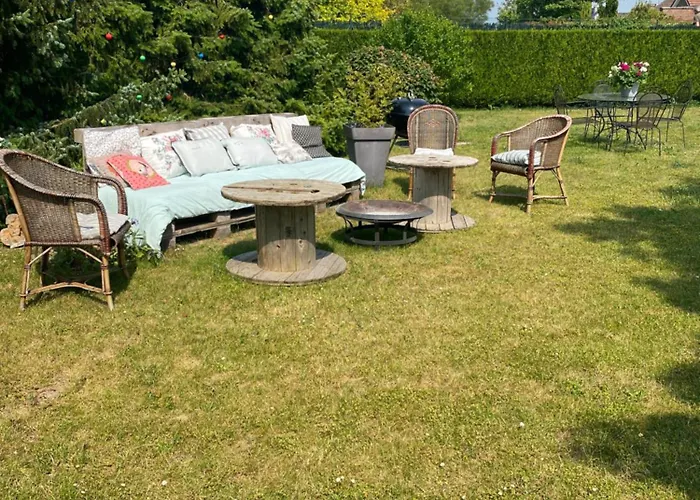 L'hirondelle Du Faubourg